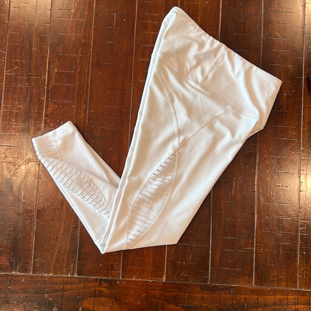 Leggings with Cutout